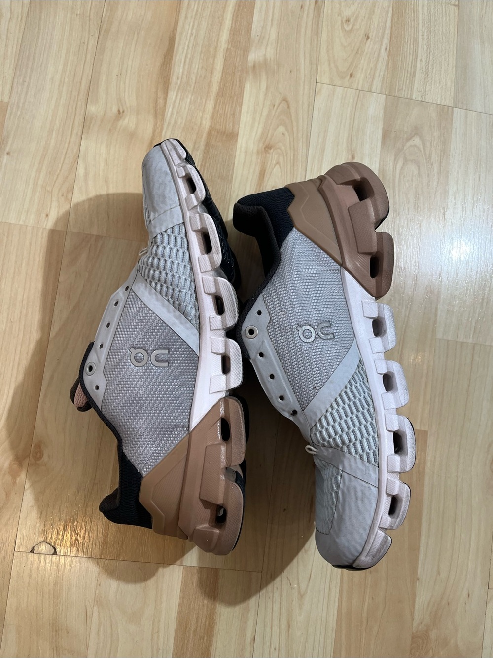 On Cloudflyer running sneakers in the Glacier/Rosebrown colorway 10